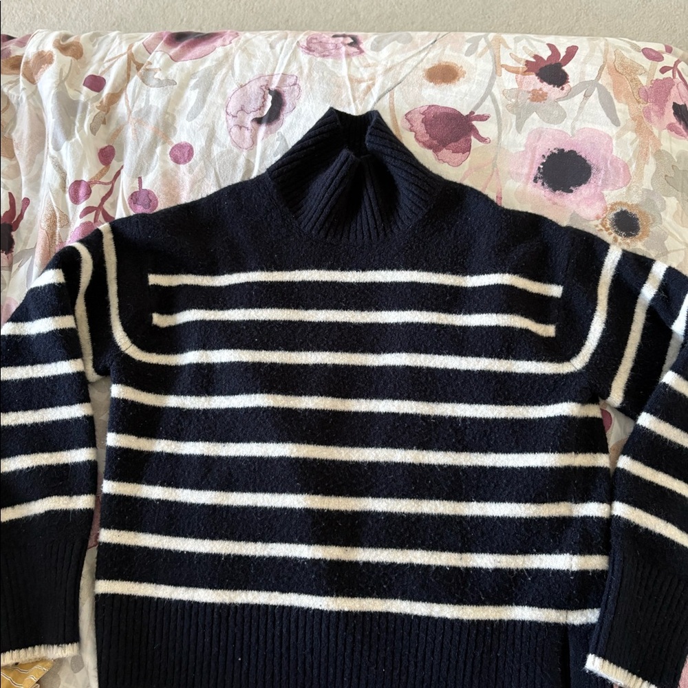 Uniqlo turtleneck knitwear